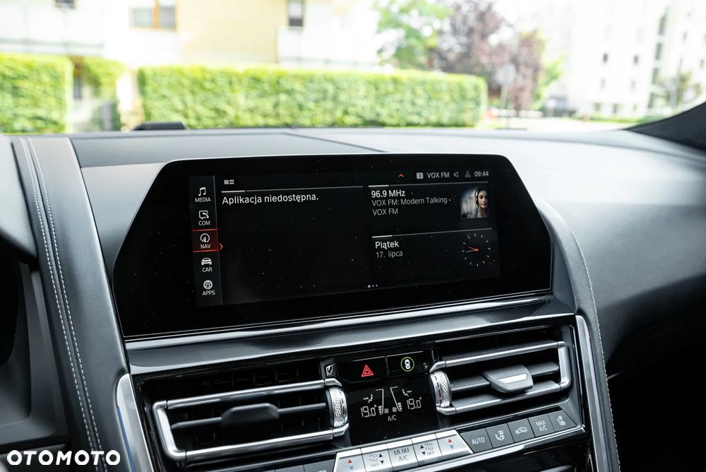 BMW Seria 8 - 32