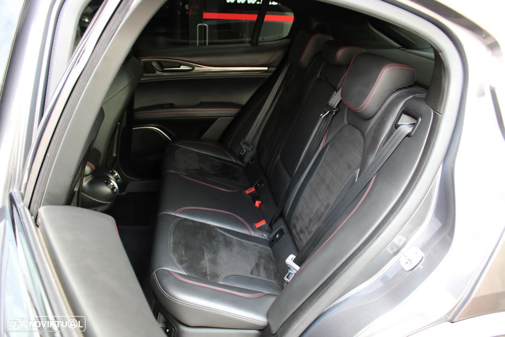 Alfa Romeo Stelvio V6 2.9 Bi-Turbo AT8-Q4 Quadrifoglio - 26