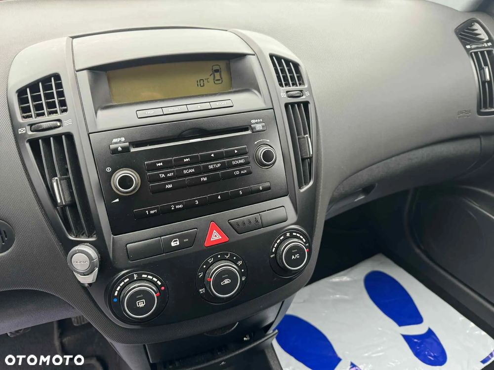 Kia Ceed Cee'd 1.6 Crdi L Euro2012 - 9