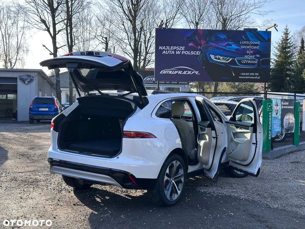 Jaguar F-Pace P250 AWD R-Dynamic SE - 10