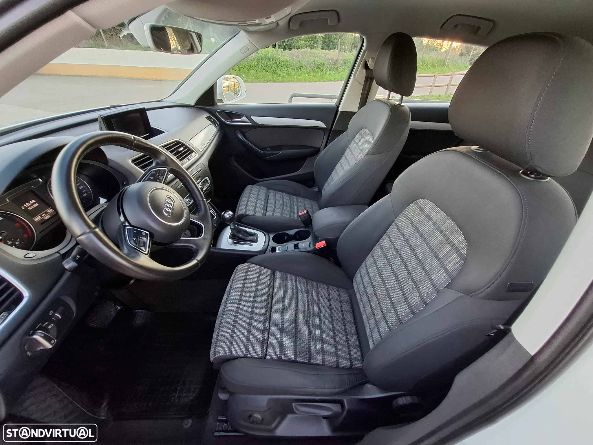 Audi Q3 2.0 TDI quattro Design S tronic - 8