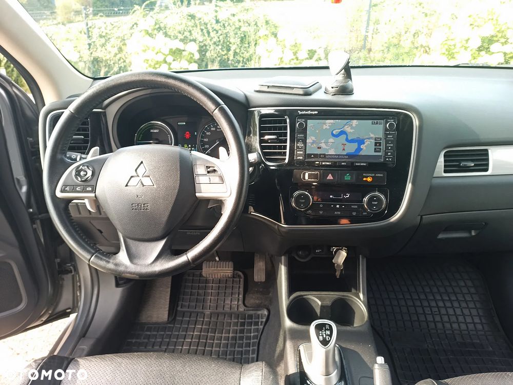 Mitsubishi Outlander Instyle NAVI + - 6