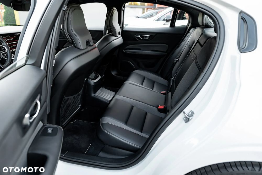 Volvo S60 T8 Recharge AWD Geartronic RDesign - 32