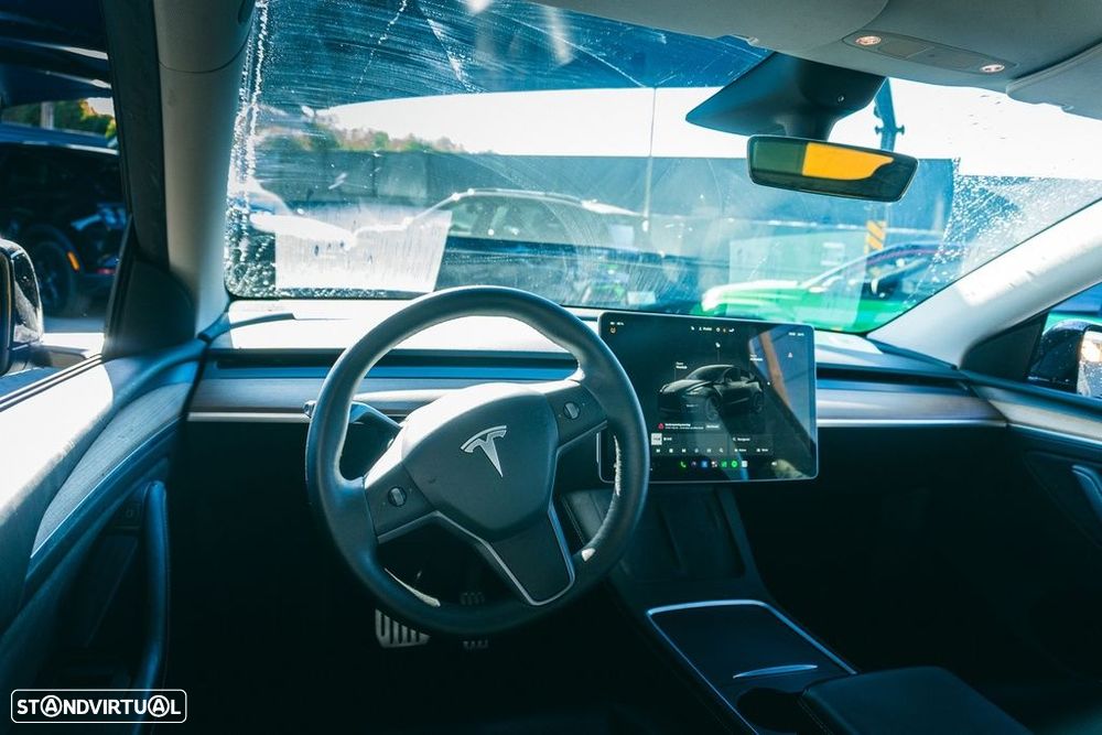 Tesla Model Y Performance Dual Motor AWD - 15
