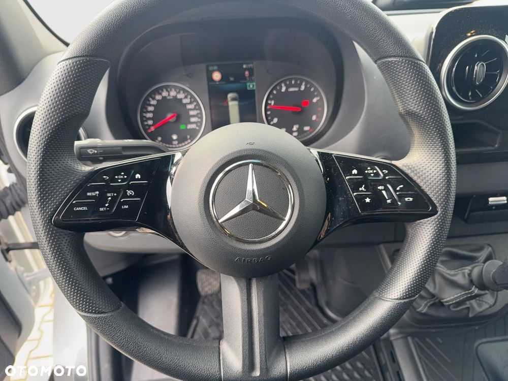 Mercedes-Benz Sprinter - 15