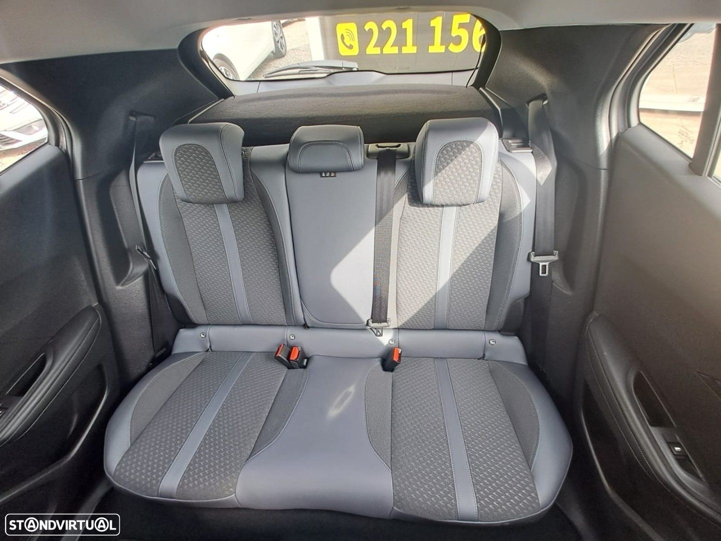 Peugeot 2008 1.2 PureTech Allure - 11