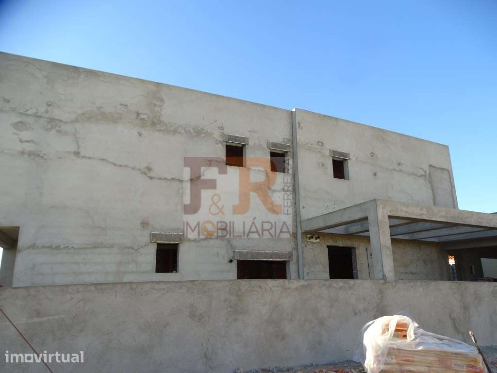 Moradia Geminada Duplex T3 com Garagem Fernão Ferro - Grande imagem: 4/30