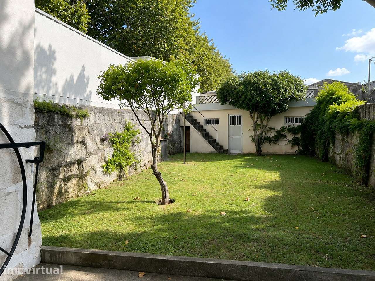 Moradia na Foz com jardim p/ reabilitar c/ projeto aprovado para T5 - Grande imagem: 3/17