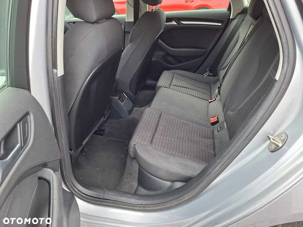 Audi A3 Sportback 1.6 TDI design - 11
