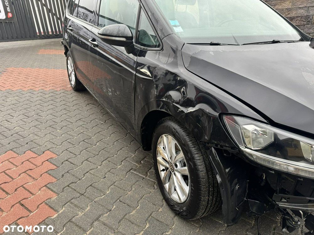 Volkswagen Touran - 4