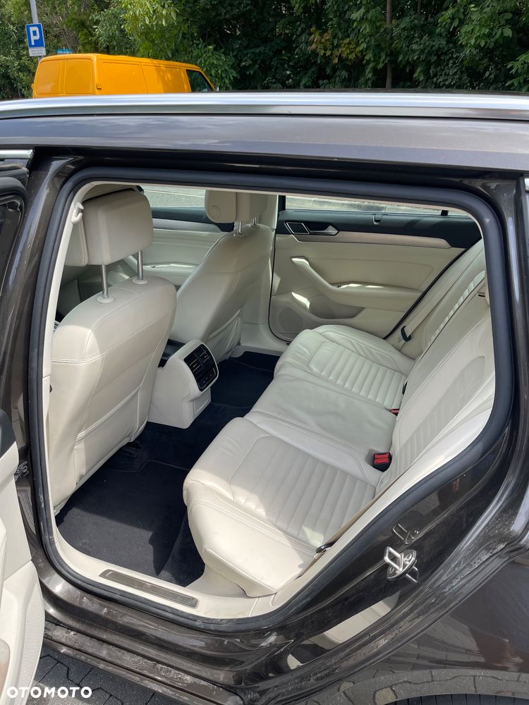 Volkswagen Passat - 8