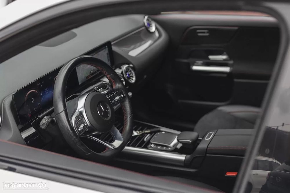 Mercedes-Benz GLA 180 d AMG Line - 14