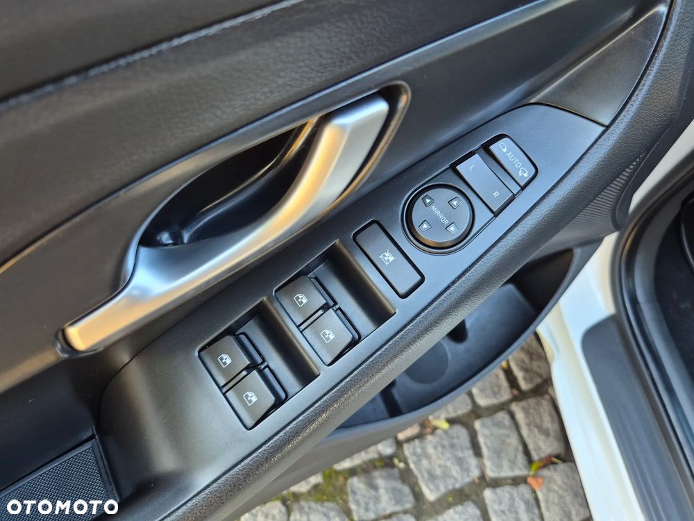 Hyundai i30 1.6 CRDI DCT Intro - 26