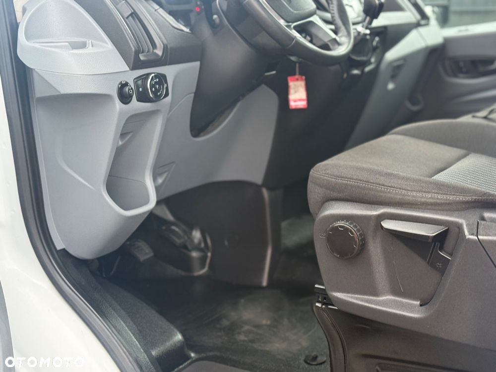 Ford Transit - 12
