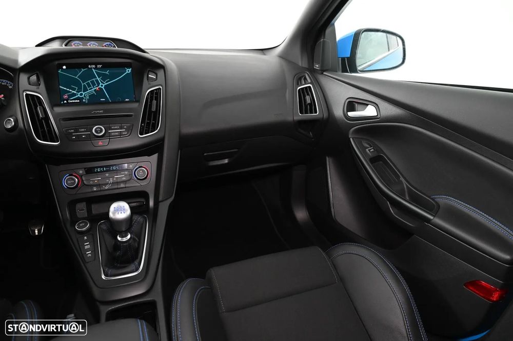 Ford Focus 2.3 EcoBoost S&S 4WD RS Blue & Black - 24