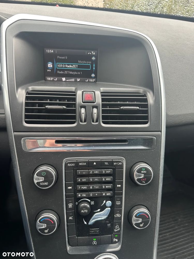 Volvo XC 60 D4 AWD Momentum - 4