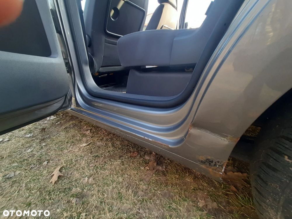 Volkswagen Touran - 10