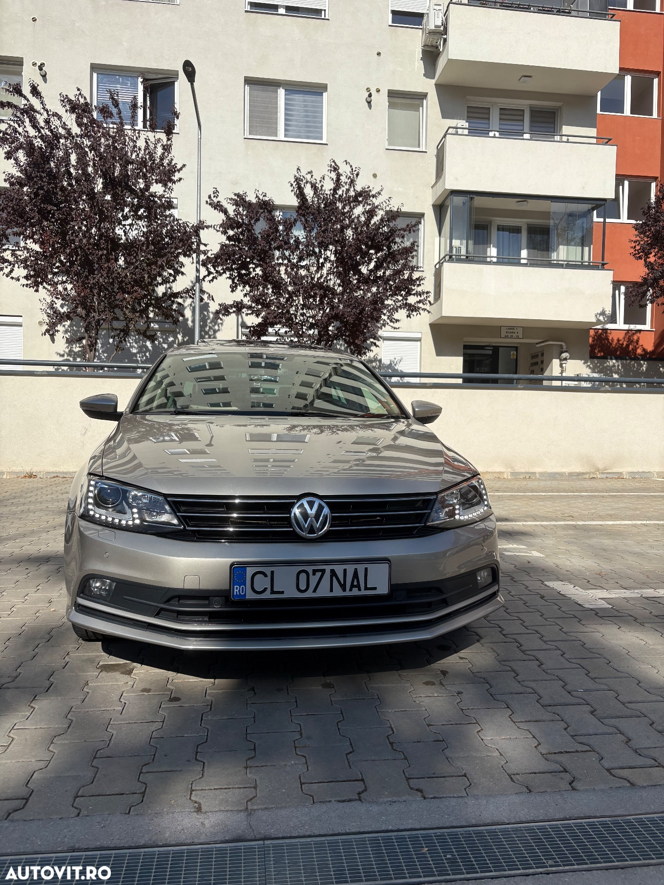 Volkswagen Jetta 2.0 TDI DSG Highline - 2