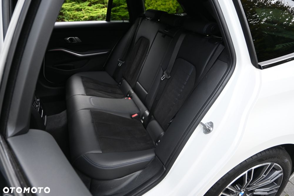 BMW Seria 3 320d xDrive Edition M Sport Shadow - 28