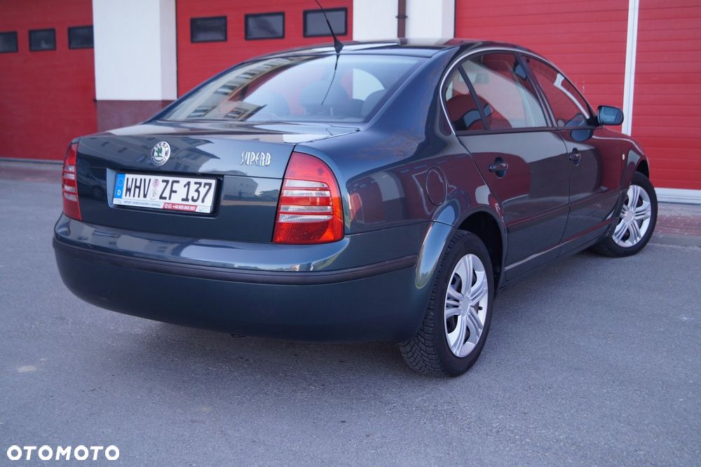 Skoda Superb 2.0 Exclusive - 8
