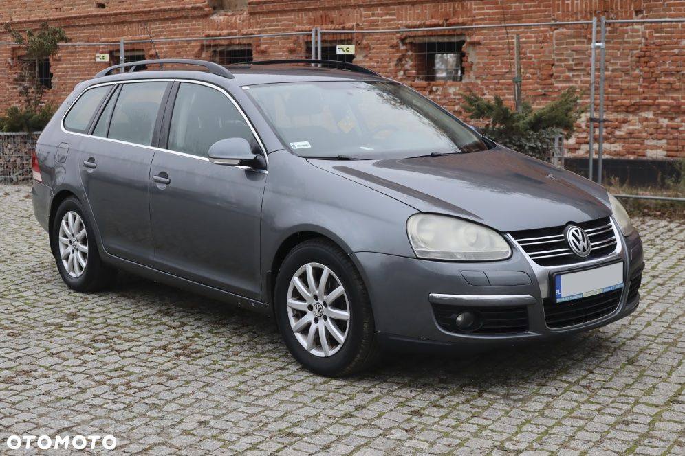 Volkswagen Golf - 1