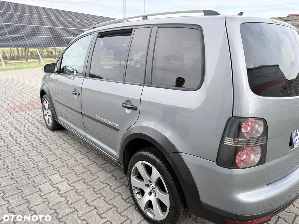 Volkswagen Touran 2.0 TDI DPF Cross - 8