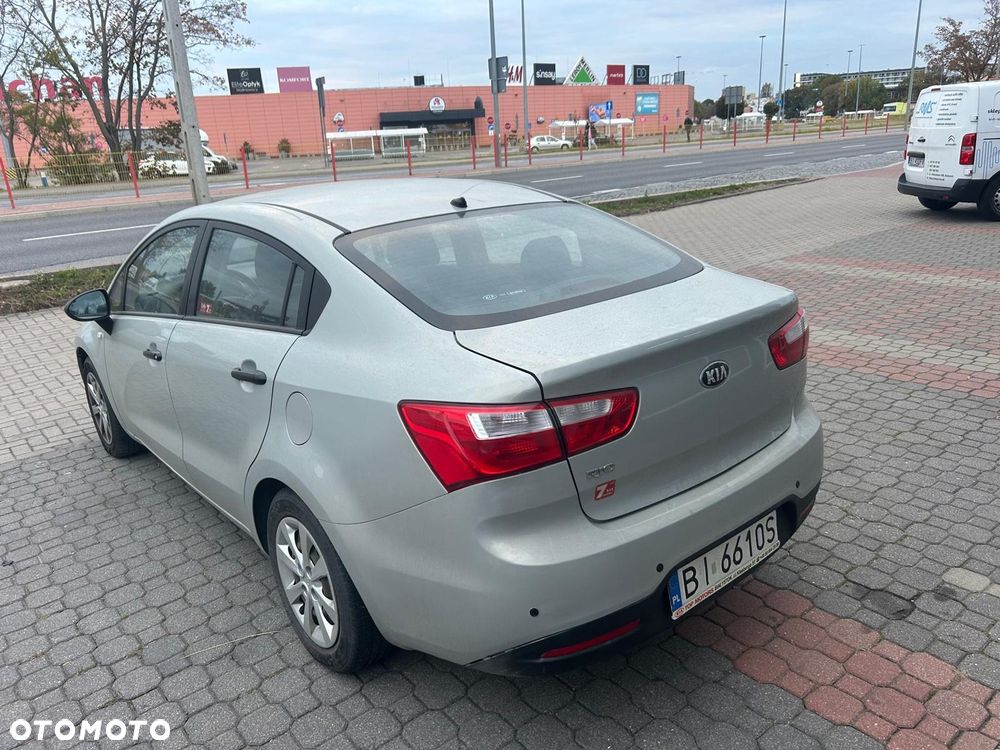 Kia Rio 1.2 L - 5