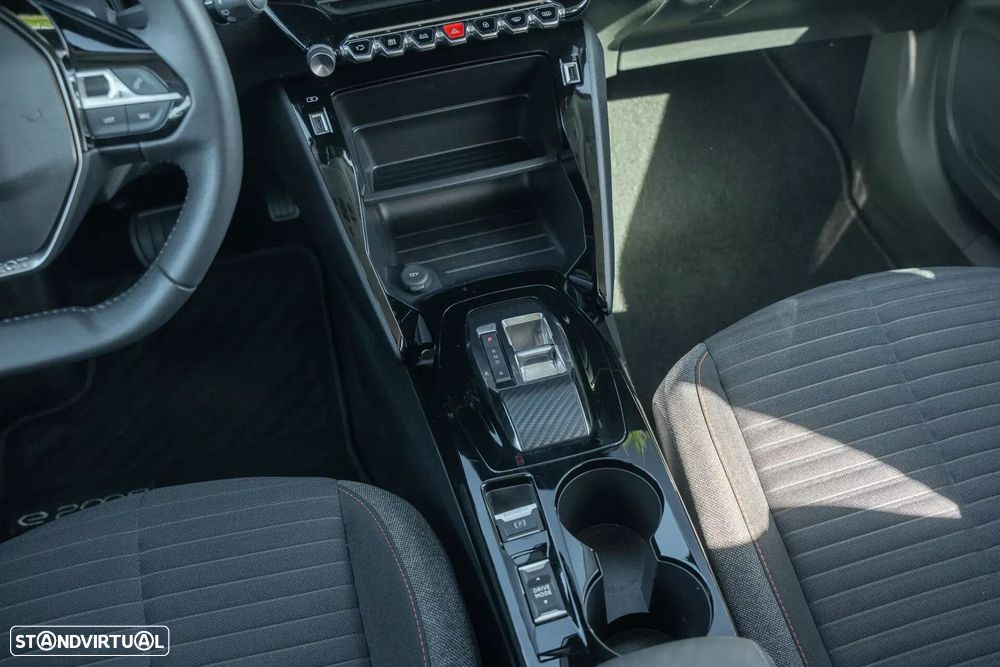 Peugeot e-2008 - 14