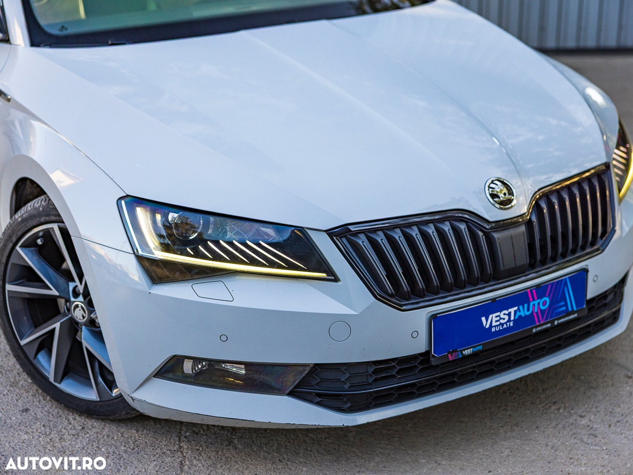 Skoda Superb 2.0 TDI DSG Sportline - 32