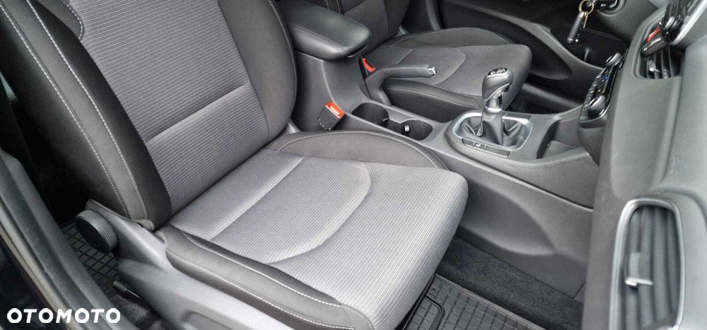 Hyundai i30 1.5 DPI Classic + - 18