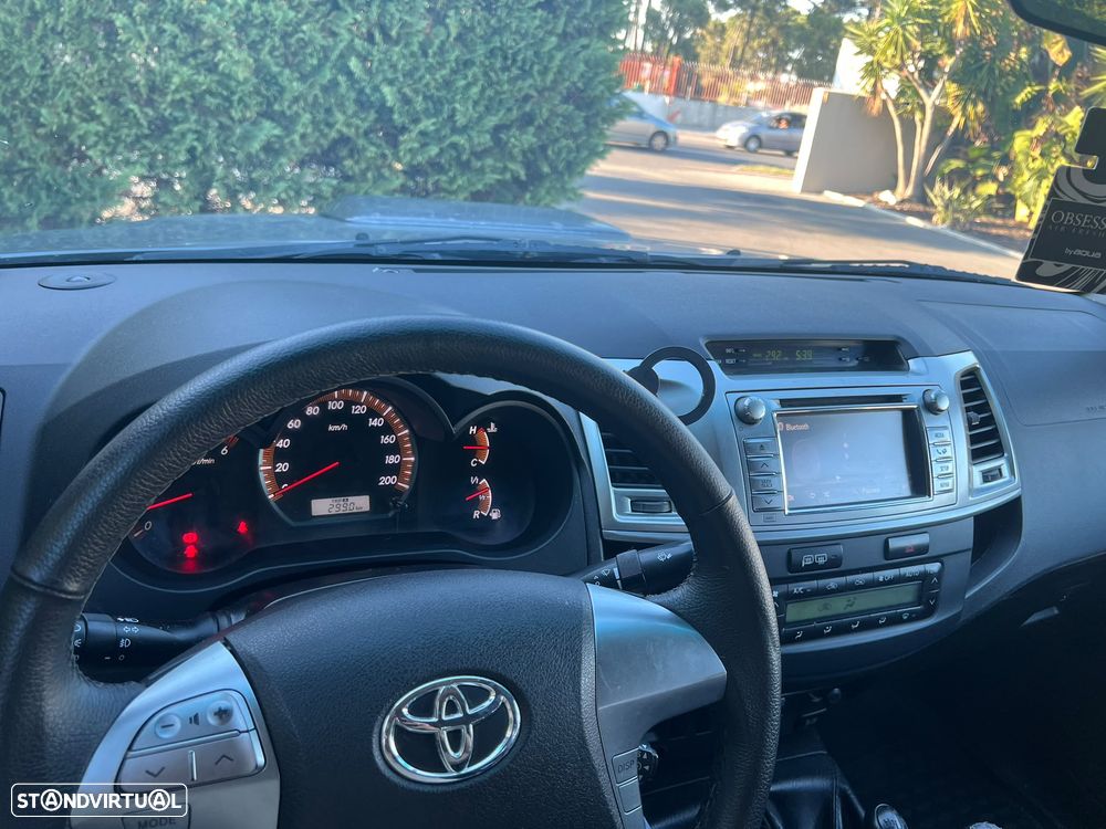 Toyota Hilux - 10
