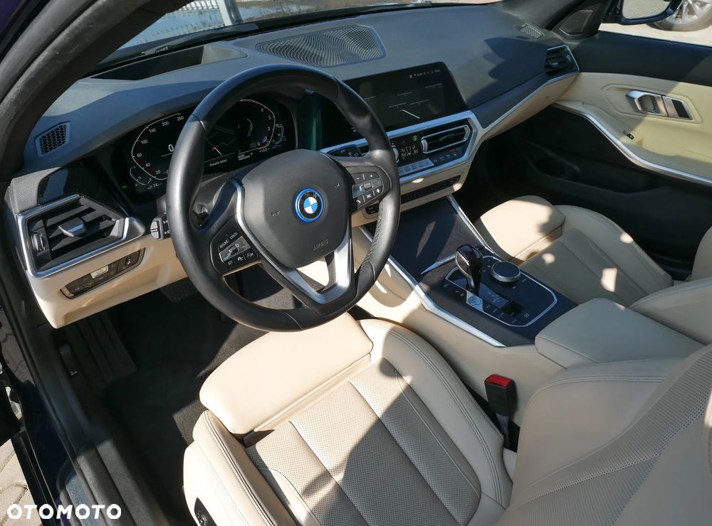 BMW Seria 3 320e Sport Line - 12