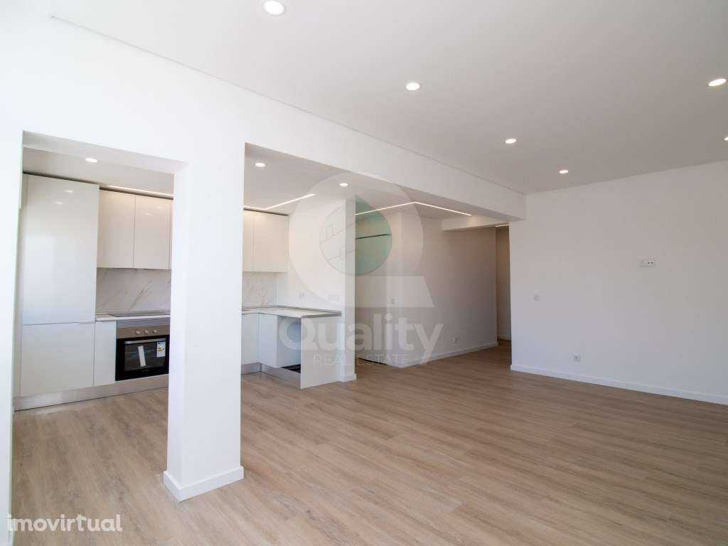 Apartamento T4 Totalmente Renovado - Verderena - Grande imagem: 3/43