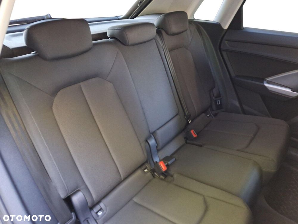 Audi Q3 35 TFSI S tronic - 13