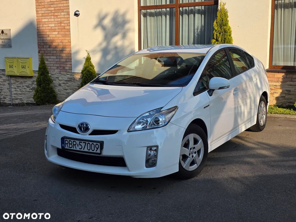 Toyota Prius (Hybrid) - 1