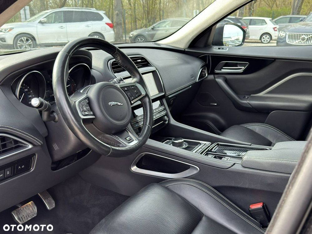 Jaguar F-Pace 2.0 i4D AWD R-Sport - 11
