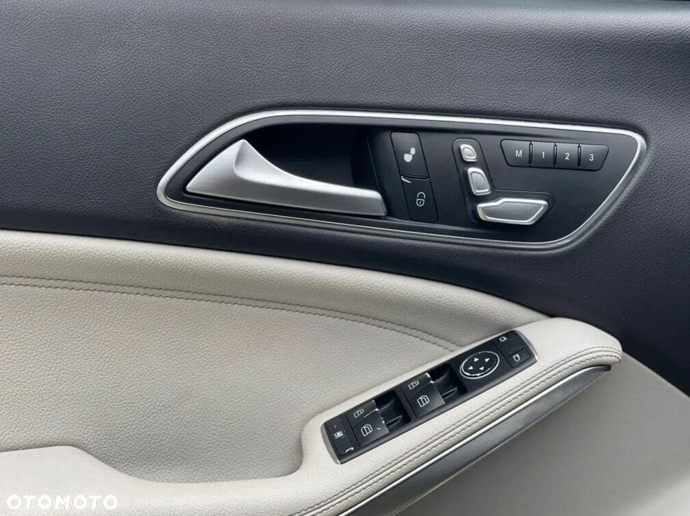 Mercedes-Benz CLA 250 4-Matic AMG Line - 24