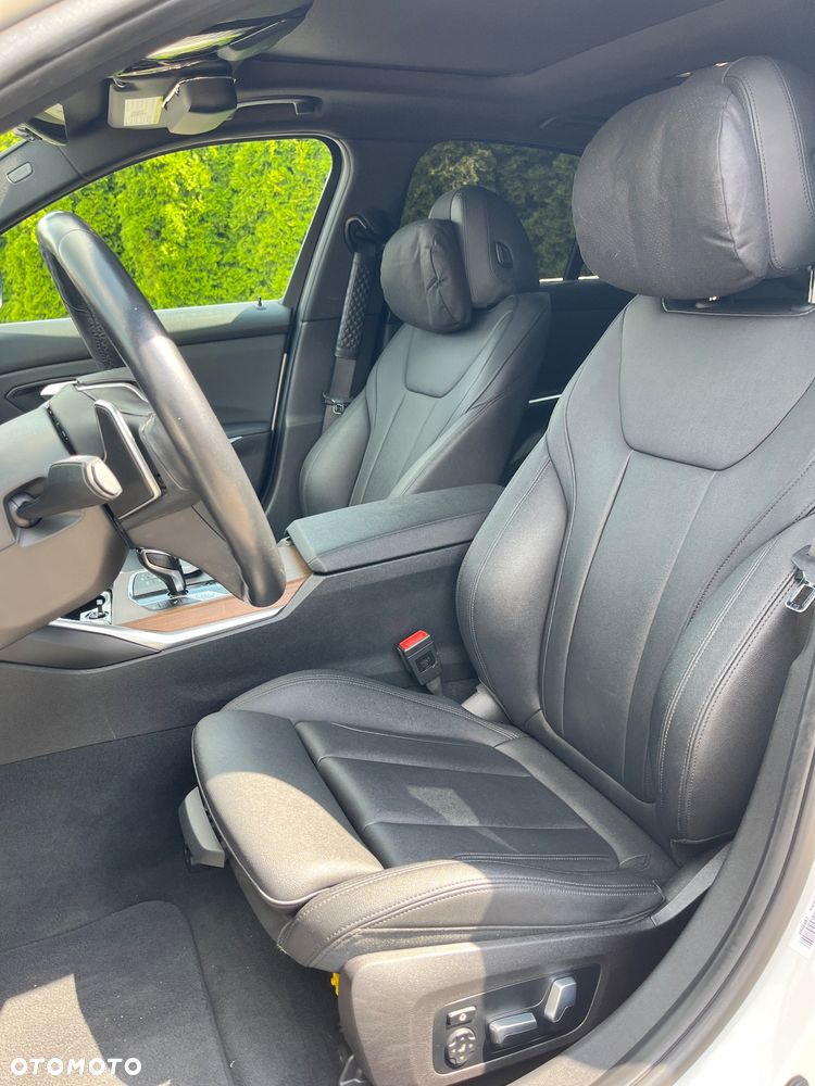 BMW Seria 3 330i Sport Line - 11