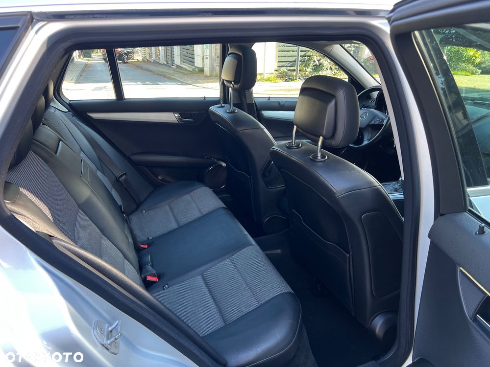Mercedes-Benz Klasa C 180 T Kompressor Automatik BlueEFFICIENCY Elegance - 30