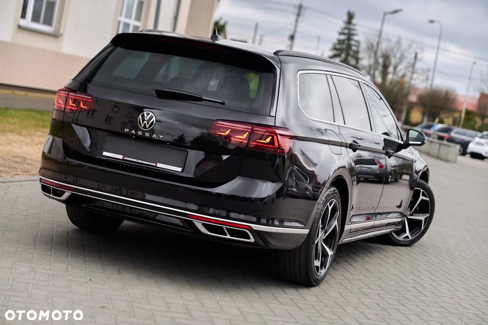 Volkswagen Passat Variant 2.0 TDI SCR DSG R-Line - 17