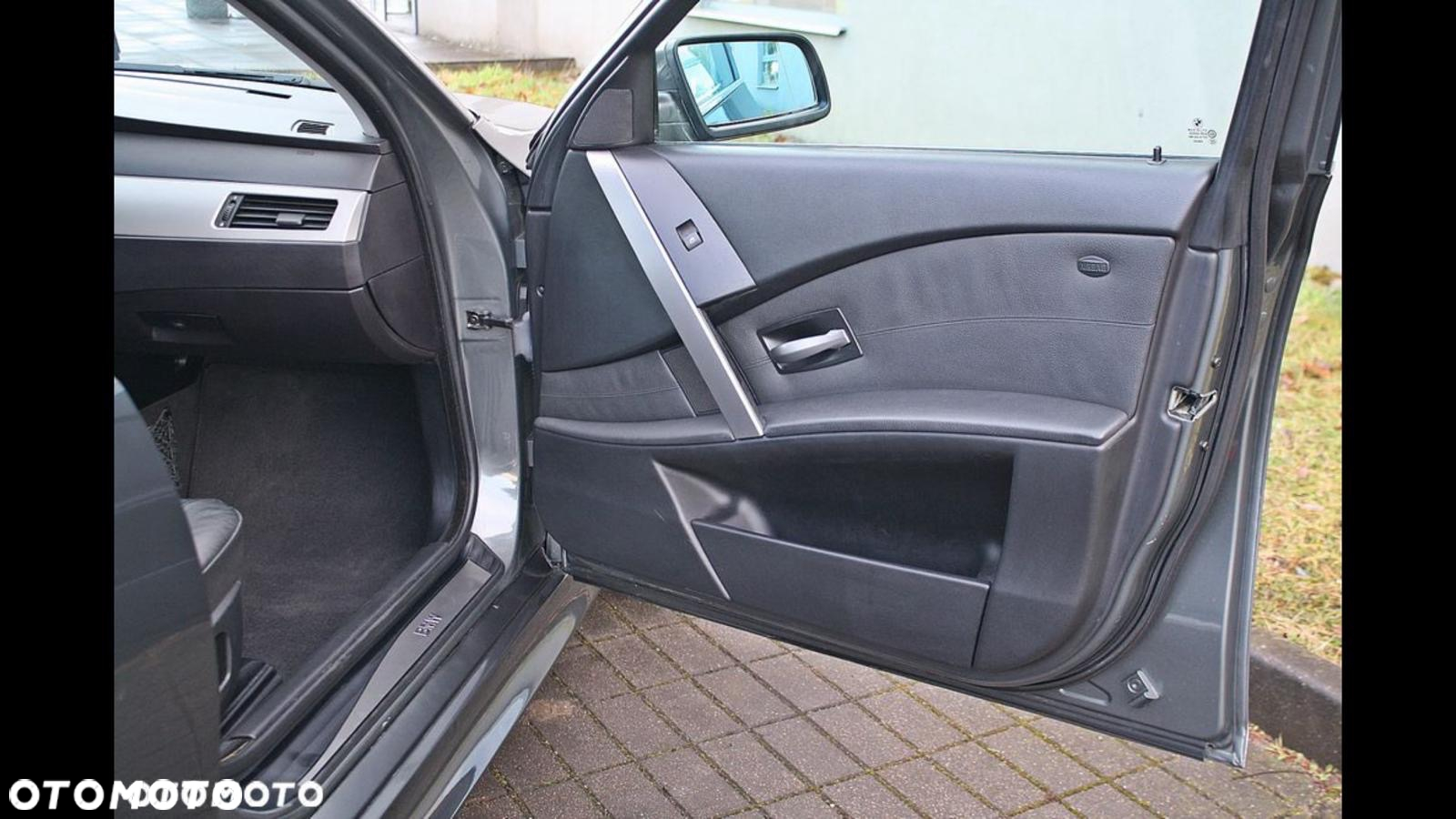 BMW Seria 5 523i - 16