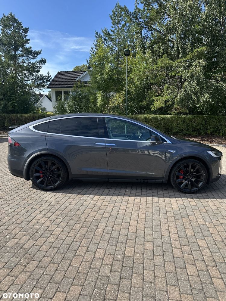Tesla Model X - 2
