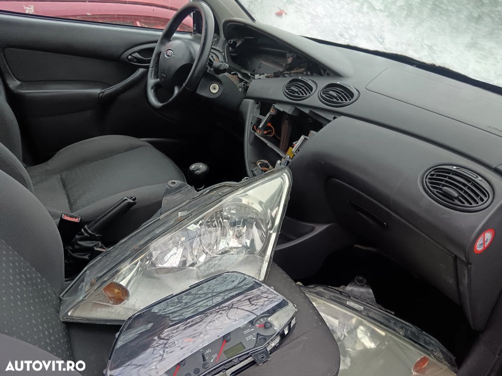 Ford Focus 1.8 TDDI Comfort - 10