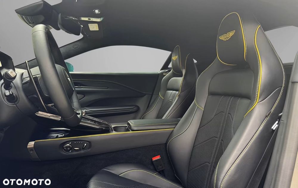 Aston Martin Vantage - 13