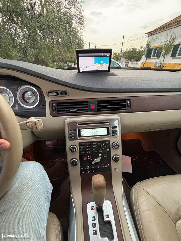 Volvo XC 70 D5 Momentum Geartronic - 11