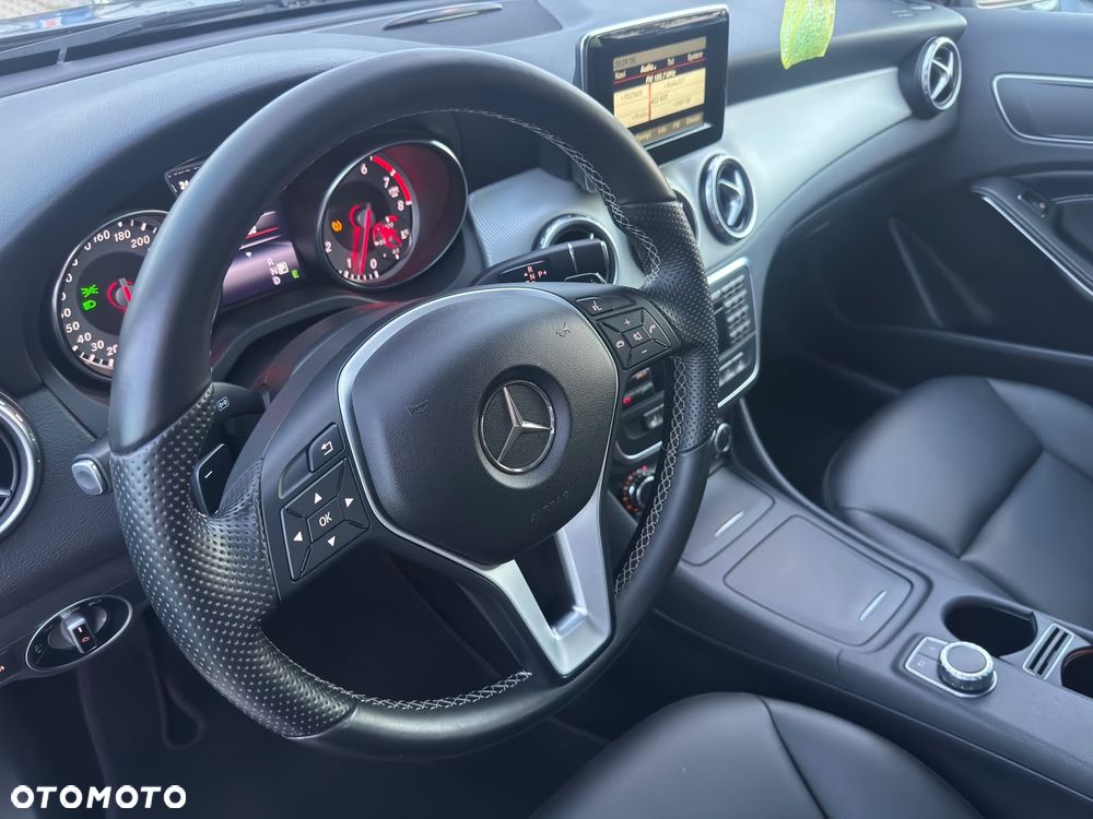 Mercedes-Benz GLA - 14