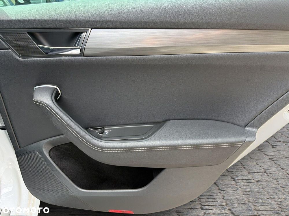 Skoda Superb 2.0 TDI SCR Style DSG - 36