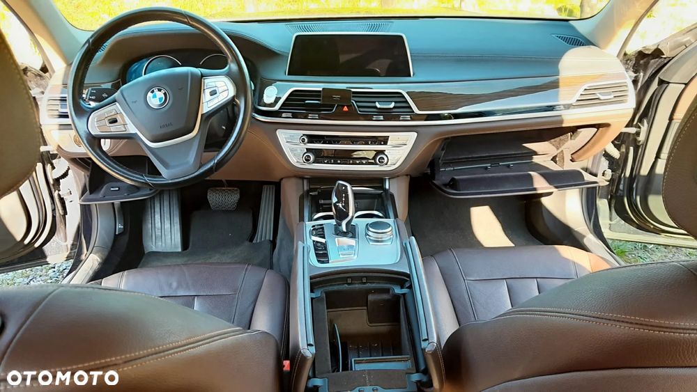 BMW Seria 7 - 28