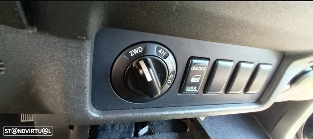 Nissan Navara 2.5 dCi KC LE - 13