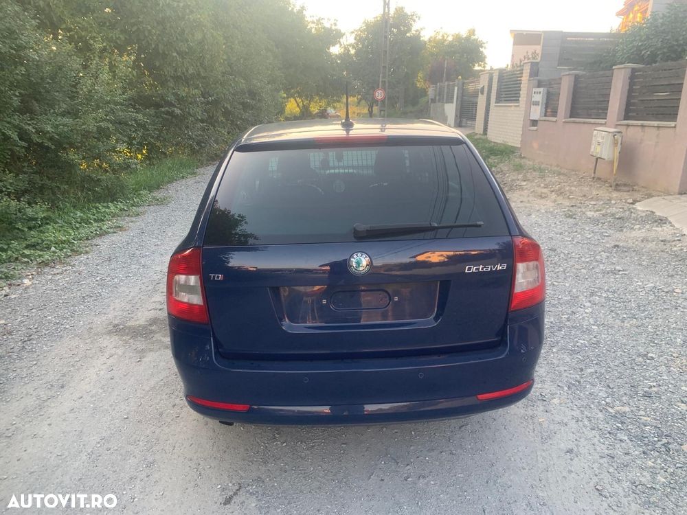 Skoda Octavia Combi 2.0 TDI Business DSG - 10
